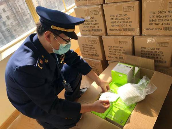 沪开展防疫物资产品集中执法 已查获55万只假冒口罩